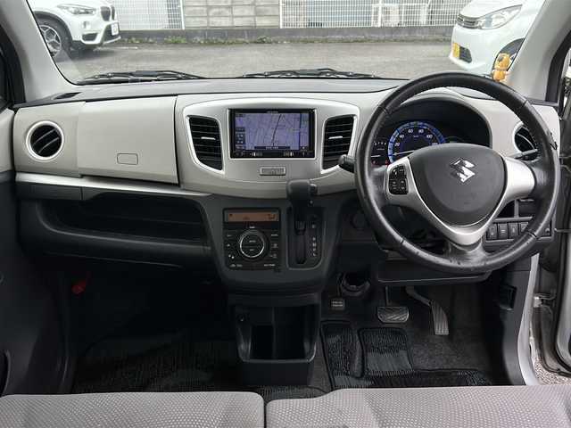 スズキ ワゴンＲ FZ 群馬県 2014(平26)年 12.7万km シルキーシルバーメタリック エンジンスタートボタン/バックカメラ/スマートキー/純正ナビ・フルセグTV/フロアマット純正/ABS/横滑り防止装置/エアバックW/衝突被害軽減システム