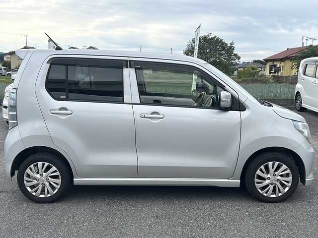 スズキ ワゴンＲ FZ 群馬県 2014(平26)年 12.7万km シルキーシルバーメタリック エンジンスタートボタン/バックカメラ/スマートキー/純正ナビ・フルセグTV/フロアマット純正/ABS/横滑り防止装置/エアバックW/衝突被害軽減システム