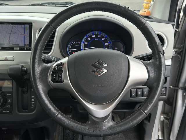 スズキ ワゴンＲ FZ 群馬県 2014(平26)年 12.7万km シルキーシルバーメタリック エンジンスタートボタン/バックカメラ/スマートキー/純正ナビ・フルセグTV/フロアマット純正/ABS/横滑り防止装置/エアバックW/衝突被害軽減システム