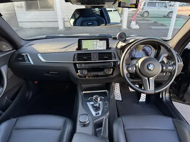 ＢＭＷ Ｍ２ コンペティション 三重県 2019(令1)年 5.2万km サファイアブラックP 3Dデザイン カーボンフロントスポイラー/Stompin’ark カーボンフロントスポイラー/end.cc カーボンサイドスカート/end.cc カーボンリアディフューザー/Mパフォーマンスカーボンウイング/AKRAPOVIC エボリーションマフラー/ナガホリレーシング ダウンパイプ/ナガホリレーシング キャタライザー/BBS RI-D20インチ超超ジュラルミン鍛造ホイール/ミシュラン PilotSports4タイヤ/サンダーボルト バルブキャップ/KW バージョンII車高調整式ダンパー/CPM ロアーレインフォースメント/インテリジェントセーフティ/ドライビングシスト/HDDナビゲーションシステム/・8.8インチワイドディスプレイ/・地デジTV/・DVD/CD/・Bluetooth/harman/kardonサラウンドサウンドシステム/バックモニター/「M」エンブレム付ブラック/ブルーツートーン革シート/Mスポーツシート/前席シートヒーター/パワーシート/ミラー内蔵ETC/Studie BMW専用一体式スーパーワイドアングルリアビューミラー/アダプティブLEDヘッドランプ/プッシュエンジンスタート/コンフォートアクセス/新車時保証書/取扱説明書
