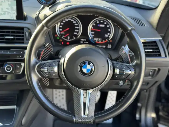 ＢＭＷ Ｍ２ コンペティション 三重県 2019(令1)年 5.2万km サファイアブラックP 3Dデザイン カーボンフロントスポイラー/Stompin’ark カーボンフロントスポイラー/end.cc カーボンサイドスカート/end.cc カーボンリアディフューザー/Mパフォーマンスカーボンウイング/AKRAPOVIC エボリーションマフラー/ナガホリレーシング ダウンパイプ/ナガホリレーシング キャタライザー/BBS RI-D20インチ超超ジュラルミン鍛造ホイール/ミシュラン PilotSports4タイヤ/サンダーボルト バルブキャップ/KW バージョンII車高調整式ダンパー/CPM ロアーレインフォースメント/インテリジェントセーフティ/ドライビングシスト/HDDナビゲーションシステム/・8.8インチワイドディスプレイ/・地デジTV/・DVD/CD/・Bluetooth/harman/kardonサラウンドサウンドシステム/バックモニター/「M」エンブレム付ブラック/ブルーツートーン革シート/Mスポーツシート/前席シートヒーター/パワーシート/ミラー内蔵ETC/Studie BMW専用一体式スーパーワイドアングルリアビューミラー/アダプティブLEDヘッドランプ/プッシュエンジンスタート/コンフォートアクセス/新車時保証書/取扱説明書