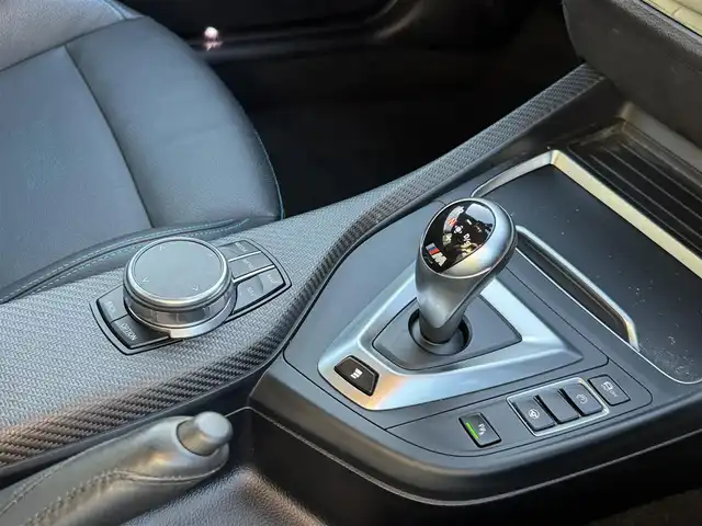 ＢＭＷ Ｍ２ コンペティション 三重県 2019(令1)年 5.2万km サファイアブラックP 3Dデザイン カーボンフロントスポイラー/Stompin’ark カーボンフロントスポイラー/end.cc カーボンサイドスカート/end.cc カーボンリアディフューザー/Mパフォーマンスカーボンウイング/AKRAPOVIC エボリーションマフラー/ナガホリレーシング ダウンパイプ/ナガホリレーシング キャタライザー/BBS RI-D20インチ超超ジュラルミン鍛造ホイール/ミシュラン PilotSports4タイヤ/サンダーボルト バルブキャップ/KW バージョンII車高調整式ダンパー/CPM ロアーレインフォースメント/インテリジェントセーフティ/ドライビングシスト/HDDナビゲーションシステム/・8.8インチワイドディスプレイ/・地デジTV/・DVD/CD/・Bluetooth/harman/kardonサラウンドサウンドシステム/バックモニター/「M」エンブレム付ブラック/ブルーツートーン革シート/Mスポーツシート/前席シートヒーター/パワーシート/ミラー内蔵ETC/Studie BMW専用一体式スーパーワイドアングルリアビューミラー/アダプティブLEDヘッドランプ/プッシュエンジンスタート/コンフォートアクセス/新車時保証書/取扱説明書