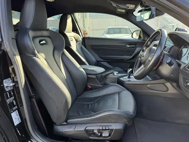 ＢＭＷ Ｍ２ コンペティション 三重県 2019(令1)年 5.2万km サファイアブラックP 3Dデザイン カーボンフロントスポイラー/Stompin’ark カーボンフロントスポイラー/end.cc カーボンサイドスカート/end.cc カーボンリアディフューザー/Mパフォーマンスカーボンウイング/AKRAPOVIC エボリーションマフラー/ナガホリレーシング ダウンパイプ/ナガホリレーシング キャタライザー/BBS RI-D20インチ超超ジュラルミン鍛造ホイール/ミシュラン PilotSports4タイヤ/サンダーボルト バルブキャップ/KW バージョンII車高調整式ダンパー/CPM ロアーレインフォースメント/インテリジェントセーフティ/ドライビングシスト/HDDナビゲーションシステム/・8.8インチワイドディスプレイ/・地デジTV/・DVD/CD/・Bluetooth/harman/kardonサラウンドサウンドシステム/バックモニター/「M」エンブレム付ブラック/ブルーツートーン革シート/Mスポーツシート/前席シートヒーター/パワーシート/ミラー内蔵ETC/Studie BMW専用一体式スーパーワイドアングルリアビューミラー/アダプティブLEDヘッドランプ/プッシュエンジンスタート/コンフォートアクセス/新車時保証書/取扱説明書
