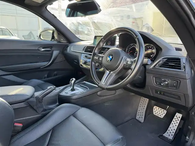 ＢＭＷ Ｍ２ コンペティション 三重県 2019(令1)年 5.2万km サファイアブラックP 3Dデザイン カーボンフロントスポイラー/Stompin’ark カーボンフロントスポイラー/end.cc カーボンサイドスカート/end.cc カーボンリアディフューザー/Mパフォーマンスカーボンウイング/AKRAPOVIC エボリーションマフラー/ナガホリレーシング ダウンパイプ/ナガホリレーシング キャタライザー/BBS RI-D20インチ超超ジュラルミン鍛造ホイール/ミシュラン PilotSports4タイヤ/サンダーボルト バルブキャップ/KW バージョンII車高調整式ダンパー/CPM ロアーレインフォースメント/インテリジェントセーフティ/ドライビングシスト/HDDナビゲーションシステム/・8.8インチワイドディスプレイ/・地デジTV/・DVD/CD/・Bluetooth/harman/kardonサラウンドサウンドシステム/バックモニター/「M」エンブレム付ブラック/ブルーツートーン革シート/Mスポーツシート/前席シートヒーター/パワーシート/ミラー内蔵ETC/Studie BMW専用一体式スーパーワイドアングルリアビューミラー/アダプティブLEDヘッドランプ/プッシュエンジンスタート/コンフォートアクセス/新車時保証書/取扱説明書