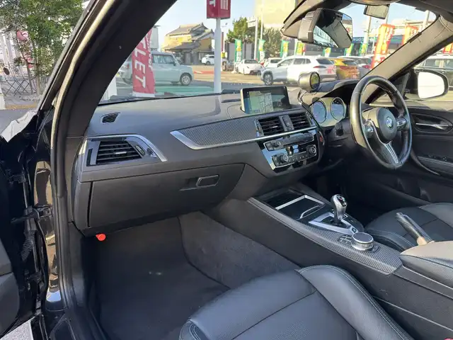 ＢＭＷ Ｍ２ コンペティション 三重県 2019(令1)年 5.2万km サファイアブラックP 3Dデザイン カーボンフロントスポイラー/Stompin’ark カーボンフロントスポイラー/end.cc カーボンサイドスカート/end.cc カーボンリアディフューザー/Mパフォーマンスカーボンウイング/AKRAPOVIC エボリーションマフラー/ナガホリレーシング ダウンパイプ/ナガホリレーシング キャタライザー/BBS RI-D20インチ超超ジュラルミン鍛造ホイール/ミシュラン PilotSports4タイヤ/サンダーボルト バルブキャップ/KW バージョンII車高調整式ダンパー/CPM ロアーレインフォースメント/インテリジェントセーフティ/ドライビングシスト/HDDナビゲーションシステム/・8.8インチワイドディスプレイ/・地デジTV/・DVD/CD/・Bluetooth/harman/kardonサラウンドサウンドシステム/バックモニター/「M」エンブレム付ブラック/ブルーツートーン革シート/Mスポーツシート/前席シートヒーター/パワーシート/ミラー内蔵ETC/Studie BMW専用一体式スーパーワイドアングルリアビューミラー/アダプティブLEDヘッドランプ/プッシュエンジンスタート/コンフォートアクセス/新車時保証書/取扱説明書