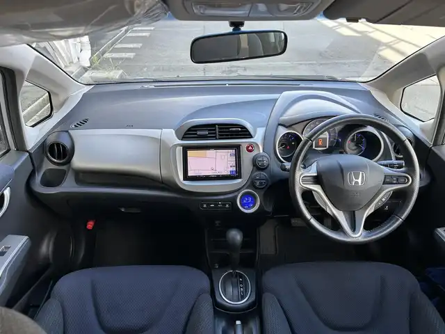 ホンダ フィット ハイブリット スマート セレクション 静岡県 2011(平23)年 2.9万km アラバスターシルバーメタリック 社外7インチナビ/（CD/DVD/FM/AM/USB）/ワンセグTV/バックカメラ/オートライト/ETC車載器/スマートキー/クルーズコントロール/オートエアコン/純正15AW