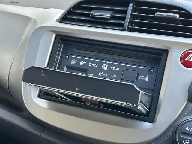 ホンダ フィット ハイブリット スマート セレクション 静岡県 2011(平23)年 2.9万km アラバスターシルバーメタリック 社外7インチナビ/（CD/DVD/FM/AM/USB）/ワンセグTV/バックカメラ/オートライト/ETC車載器/スマートキー/クルーズコントロール/オートエアコン/純正15AW