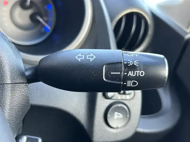 ホンダ フィット ハイブリット スマート セレクション 静岡県 2011(平23)年 2.9万km アラバスターシルバーメタリック 社外7インチナビ/（CD/DVD/FM/AM/USB）/ワンセグTV/バックカメラ/オートライト/ETC車載器/スマートキー/クルーズコントロール/オートエアコン/純正15AW