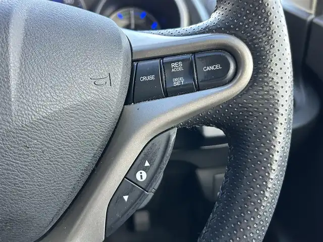 ホンダ フィット ハイブリット スマート セレクション 静岡県 2011(平23)年 2.9万km アラバスターシルバーメタリック 社外7インチナビ/（CD/DVD/FM/AM/USB）/ワンセグTV/バックカメラ/オートライト/ETC車載器/スマートキー/クルーズコントロール/オートエアコン/純正15AW