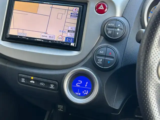 ホンダ フィット ハイブリット スマート セレクション 静岡県 2011(平23)年 2.9万km アラバスターシルバーメタリック 社外7インチナビ/（CD/DVD/FM/AM/USB）/ワンセグTV/バックカメラ/オートライト/ETC車載器/スマートキー/クルーズコントロール/オートエアコン/純正15AW