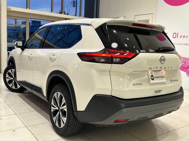 日産 エクストレイル X e－4ORCE 埼玉県 2023(令5)年 2万km ブリリアントホワイトパール プロパイロット/純正12.3インチナビ/ BT/USB/フルセグ/全方位カメラ/デジタルインナーミラー/パワーバックドア/パワーシート/シートヒーター/革シート/ステアリングヒーター/レーダークルーズコントロール/レーンキープアシスト/LEDヘッドライト/純正18インチアルミホイール/オートブレーキホールド/ETC2.0/スマートキー/禁煙車