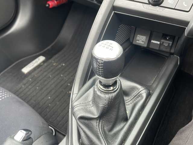 ホンダ Ｓ６６０ α 長野県 2015(平27)年 7万km プレミアムスターホワイトパール ６．１インチ純正センターディスプレイ/Ｂｌｕｅｔｏｏｔｈ　Ａｕｄｉｏ/ｉＰｏｄ対応ＵＳＢプレーヤー/ＡＭ・ＦＭチューナー/バックカメラ/追従クルーズコントロール/本革巻ステアリングホイール/ステアリングスイッチ/ステンレス製スポーツべダル/プッシュエンジンスタート/純正フロアマット/ＬＥＤヘッドライト/オートライト/スペアキー×１/ロールトップ/横滑り防止機能/冬タイヤあり/照明付オーディオリモートコントロールスイッチ/ミッドモード付フルオート・エアコンディショナー/ＨＤＭＩ／ＵＳＢジャック