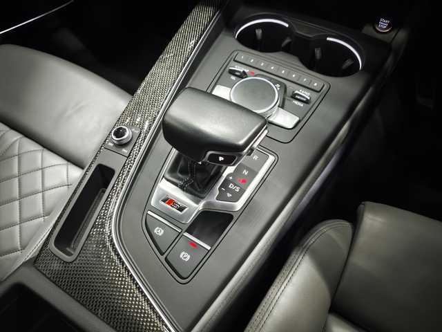 アウディ Ｓ４ アバント 群馬県 2017(平29)年 8.1万km グレイシアホワイトメタリック パノラマサンルーフ/BANG&OLUFSENサウンド/レザーパッケージ/マトリクスLED/バーチャルコクピット/ダイナミックステアリング/アップルCarPlay/社外前後ドラレコ/前席パワーシート