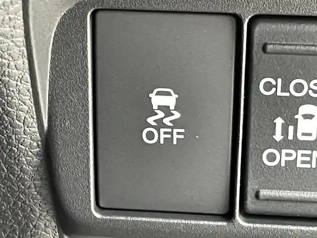 ホンダ フリード ハイブリット e:HEV クロスター 群馬県 2025(令7)年 0.1千km ベージュ 登録済未使用車　純正９インチメモリナビ　両側パワースライドドア　レーダークルーズコントロール　ＢＳＭ　バックカメラ　ステアリングリモコン　シートヒーター　オートライト　プッシュスタート　スマートキー