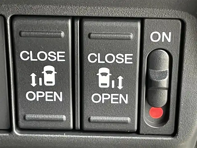 ホンダ フリード ハイブリット e:HEV クロスター 群馬県 2025(令7)年 0.1千km ベージュ 登録済未使用車　純正９インチメモリナビ　両側パワースライドドア　レーダークルーズコントロール　ＢＳＭ　バックカメラ　ステアリングリモコン　シートヒーター　オートライト　プッシュスタート　スマートキー