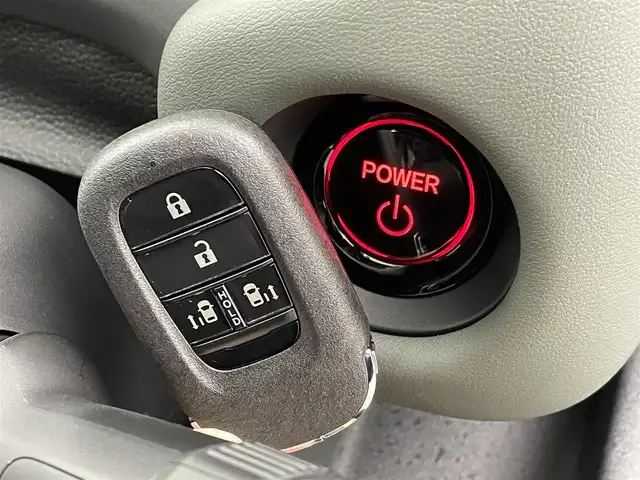 ホンダ フリード ハイブリット e:HEV クロスター 群馬県 2025(令7)年 0.1千km ベージュ 登録済未使用車　純正９インチメモリナビ　両側パワースライドドア　レーダークルーズコントロール　ＢＳＭ　バックカメラ　ステアリングリモコン　シートヒーター　オートライト　プッシュスタート　スマートキー