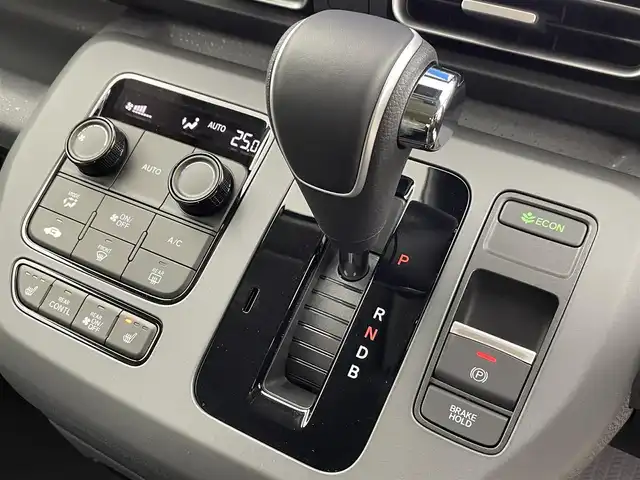 ホンダ フリード ハイブリット e:HEV クロスター 群馬県 2025(令7)年 0.1千km ベージュ 登録済未使用車　純正９インチメモリナビ　両側パワースライドドア　レーダークルーズコントロール　ＢＳＭ　バックカメラ　ステアリングリモコン　シートヒーター　オートライト　プッシュスタート　スマートキー