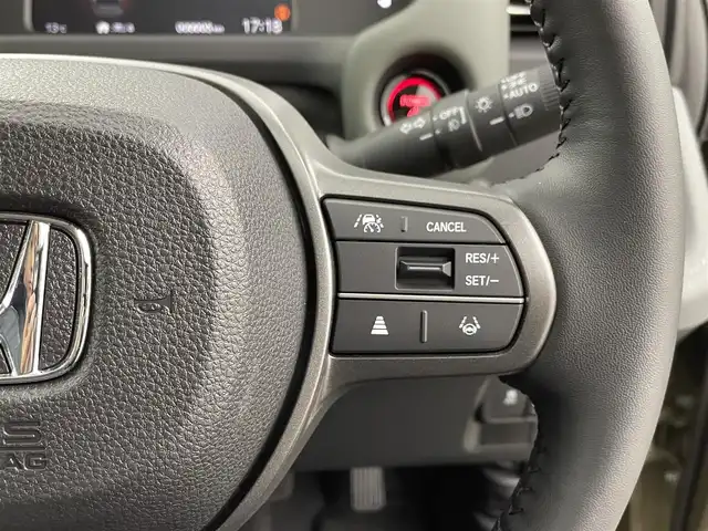 ホンダ フリード ハイブリット e:HEV クロスター 群馬県 2025(令7)年 0.1千km ベージュ 登録済未使用車　純正９インチメモリナビ　両側パワースライドドア　レーダークルーズコントロール　ＢＳＭ　バックカメラ　ステアリングリモコン　シートヒーター　オートライト　プッシュスタート　スマートキー