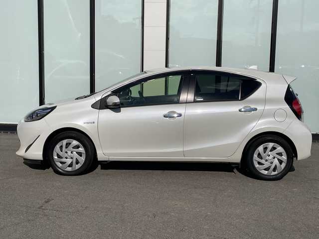 トヨタ アクア S スタイルブラック 大阪府 2019(平31)年 1.9万km ホワイトパールクリスタルシャイン 純正ナビ　/   フルセグＴＶ/ＣＤ／ＤＶＤ/Bluetooth/衝突軽減ブレーキ　/クリアランスソナー/バックモニター/レーンキープアシスト　　/ステアリングスイッチ　/純正フロアマット　/プッシュスタート　/スマートキー　/オートマチックハイビーム　/ビルトインＥＴＣ