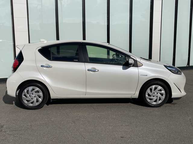 トヨタ アクア S スタイルブラック 大阪府 2019(平31)年 1.9万km ホワイトパールクリスタルシャイン 純正ナビ　/   フルセグＴＶ/ＣＤ／ＤＶＤ/Bluetooth/衝突軽減ブレーキ　/クリアランスソナー/バックモニター/レーンキープアシスト　　/ステアリングスイッチ　/純正フロアマット　/プッシュスタート　/スマートキー　/オートマチックハイビーム　/ビルトインＥＴＣ