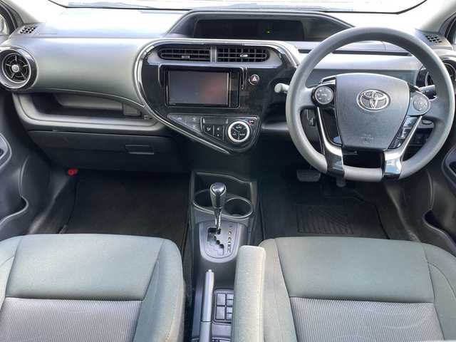 トヨタ アクア S スタイルブラック 大阪府 2019(平31)年 1.9万km ホワイトパールクリスタルシャイン 純正ナビ　/   フルセグＴＶ/ＣＤ／ＤＶＤ/Bluetooth/衝突軽減ブレーキ　/クリアランスソナー/バックモニター/レーンキープアシスト　　/ステアリングスイッチ　/純正フロアマット　/プッシュスタート　/スマートキー　/オートマチックハイビーム　/ビルトインＥＴＣ