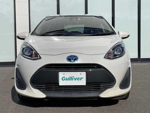 トヨタ アクア S スタイルブラック 大阪府 2019(平31)年 1.9万km ホワイトパールクリスタルシャイン 純正ナビ　/   フルセグＴＶ/ＣＤ／ＤＶＤ/Bluetooth/衝突軽減ブレーキ　/クリアランスソナー/バックモニター/レーンキープアシスト　　/ステアリングスイッチ　/純正フロアマット　/プッシュスタート　/スマートキー　/オートマチックハイビーム　/ビルトインＥＴＣ