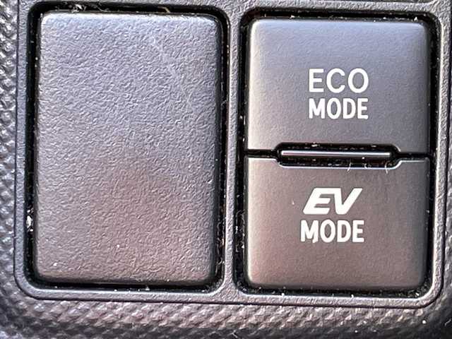 トヨタ アクア S スタイルブラック 大阪府 2019(平31)年 1.9万km ホワイトパールクリスタルシャイン 純正ナビ　/   フルセグＴＶ/ＣＤ／ＤＶＤ/Bluetooth/衝突軽減ブレーキ　/クリアランスソナー/バックモニター/レーンキープアシスト　　/ステアリングスイッチ　/純正フロアマット　/プッシュスタート　/スマートキー　/オートマチックハイビーム　/ビルトインＥＴＣ