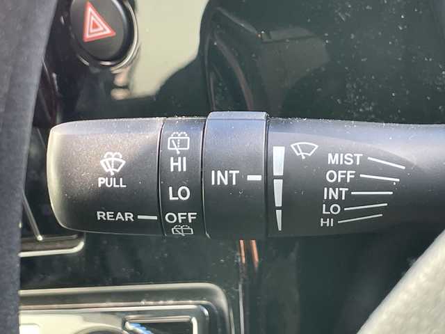 トヨタ アクア S スタイルブラック 大阪府 2019(平31)年 1.9万km ホワイトパールクリスタルシャイン 純正ナビ　/   フルセグＴＶ/ＣＤ／ＤＶＤ/Bluetooth/衝突軽減ブレーキ　/クリアランスソナー/バックモニター/レーンキープアシスト　　/ステアリングスイッチ　/純正フロアマット　/プッシュスタート　/スマートキー　/オートマチックハイビーム　/ビルトインＥＴＣ