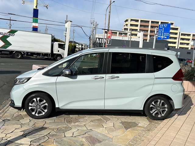 ホンダ フリード クロスター 静岡県 2022(令4)年 2万km フィヨルドミストパール 純正ナビ（CD DVD AM FM フルセグTV SD Bluetooth）バックカメラ/クルーズコントロール追従あり/両側パワースライドドア/シートヒーター/ドライブレコーダー/ホンダセンシング/ETC/ウォークスルー/LEDヘッドライト/純正アルミホイール/プリクラッシュ/ステアリングリモコン/アイドリングストップ