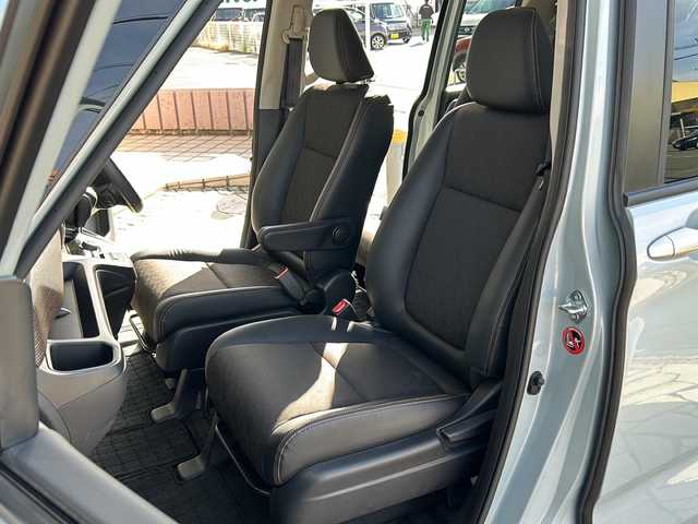 ホンダ フリード クロスター 静岡県 2022(令4)年 2万km フィヨルドミストパール 純正ナビ（CD DVD AM FM フルセグTV SD Bluetooth）バックカメラ/クルーズコントロール追従あり/両側パワースライドドア/シートヒーター/ドライブレコーダー/ホンダセンシング/ETC/ウォークスルー/LEDヘッドライト/純正アルミホイール/プリクラッシュ/ステアリングリモコン/アイドリングストップ