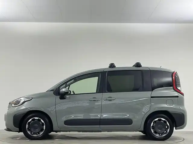 トヨタ シエンタ ハイブリッド Z 埼玉県 2024(令6)年 1.3万km アーバンカーキ 純正１０．５型ＤＡ　全方位　ＡＣ１００Ｖ　　温シート　ＢＳＭ　両側パワースライドドア　ステアリングヒーター　アドバンストパークオートハイビーム　ＥＴＣ２．０　ルーフレール　コネクトナビ