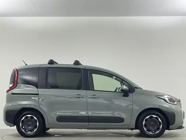 トヨタ シエンタ ハイブリッド Z 埼玉県 2024(令6)年 1.3万km アーバンカーキ 純正１０．５型ＤＡ　全方位　ＡＣ１００Ｖ　　温シート　ＢＳＭ　両側パワースライドドア　ステアリングヒーター　アドバンストパークオートハイビーム　ＥＴＣ２．０　ルーフレール　コネクトナビ