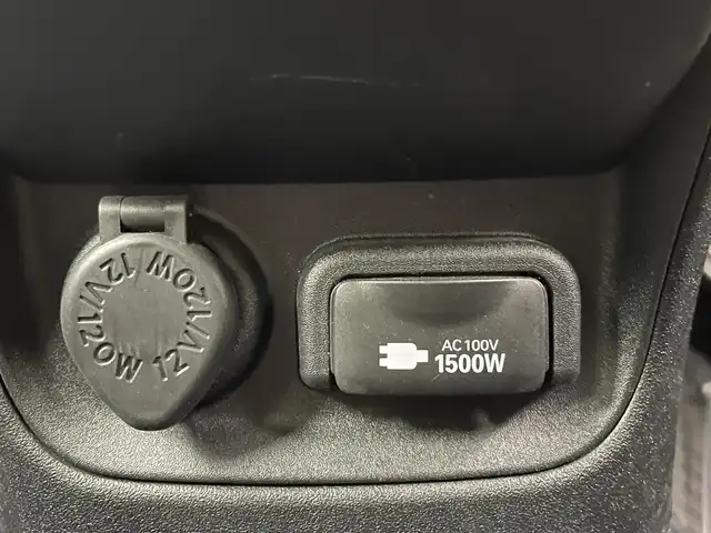 トヨタ シエンタ ハイブリッド Z 埼玉県 2024(令6)年 1.3万km アーバンカーキ 純正１０．５型ＤＡ　全方位　ＡＣ１００Ｖ　　温シート　ＢＳＭ　両側パワースライドドア　ステアリングヒーター　アドバンストパークオートハイビーム　ＥＴＣ２．０　ルーフレール　コネクトナビ