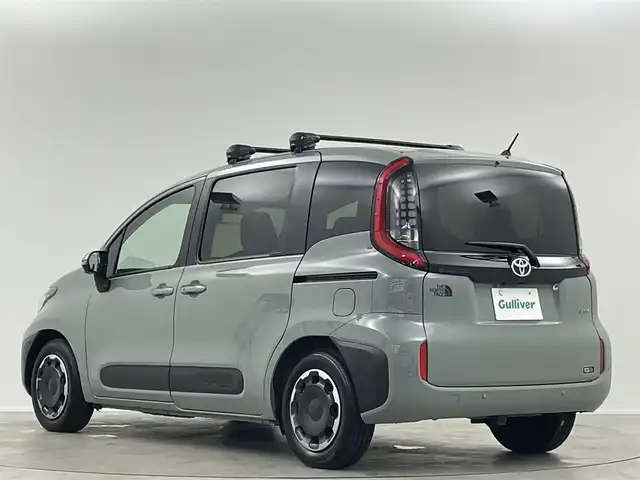 トヨタ シエンタ ハイブリッド Z 埼玉県 2024(令6)年 1.3万km アーバンカーキ 純正１０．５型ＤＡ　全方位　ＡＣ１００Ｖ　　温シート　ＢＳＭ　両側パワースライドドア　ステアリングヒーター　アドバンストパークオートハイビーム　ＥＴＣ２．０　ルーフレール　コネクトナビ