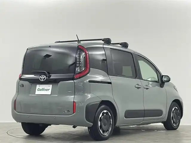 トヨタ シエンタ ハイブリッド Z 埼玉県 2024(令6)年 1.3万km アーバンカーキ 純正１０．５型ＤＡ　全方位　ＡＣ１００Ｖ　　温シート　ＢＳＭ　両側パワースライドドア　ステアリングヒーター　アドバンストパークオートハイビーム　ＥＴＣ２．０　ルーフレール　コネクトナビ