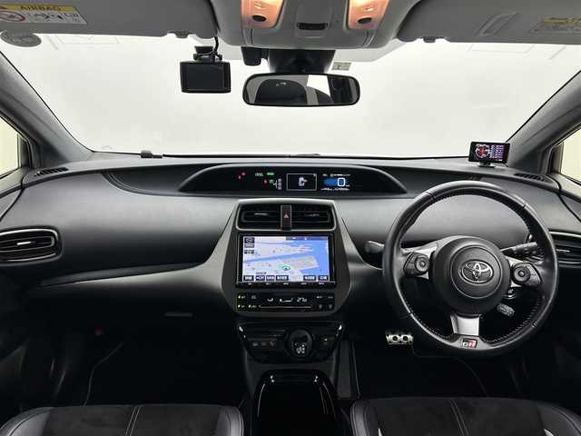 トヨタ プリウス ＰＨＶ S GRスポーツ 岡山県 2018(平30)年 10.5万km ホワイトパールクリスタルシャイン 純正９インチナビ　衝突軽減ブレーキ　レーダークルーズコントロール　ビルトインＥＴＣ２．０　ドライブレコーダー　シートヒーター　バックカメラ　フルセグＴＶ　Ｂｌｕｅｔｏｏｔｈ　オートＬＥＤヘッドライト　