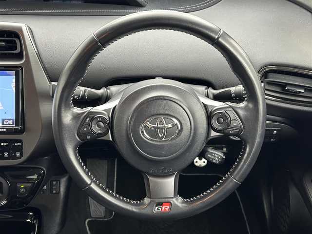 トヨタ プリウス ＰＨＶ S GRスポーツ 岡山県 2018(平30)年 10.5万km ホワイトパールクリスタルシャイン 純正９インチナビ　衝突軽減ブレーキ　レーダークルーズコントロール　ビルトインＥＴＣ２．０　ドライブレコーダー　シートヒーター　バックカメラ　フルセグＴＶ　Ｂｌｕｅｔｏｏｔｈ　オートＬＥＤヘッドライト　