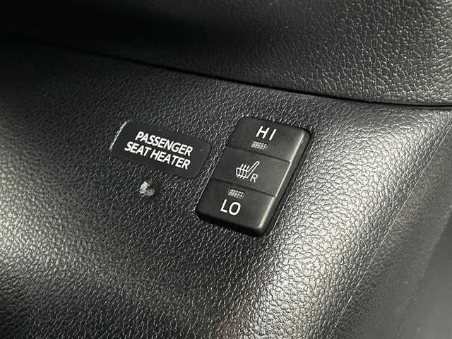 トヨタ プリウス ＰＨＶ S GRスポーツ 岡山県 2018(平30)年 10.5万km ホワイトパールクリスタルシャイン 純正９インチナビ　衝突軽減ブレーキ　レーダークルーズコントロール　ビルトインＥＴＣ２．０　ドライブレコーダー　シートヒーター　バックカメラ　フルセグＴＶ　Ｂｌｕｅｔｏｏｔｈ　オートＬＥＤヘッドライト　