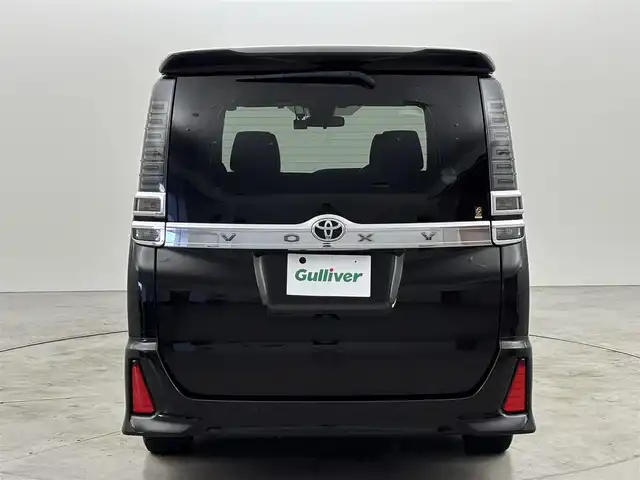 トヨタ ヴォクシー ZS 煌Ⅱ 福岡県 2020(令2)年 6.8万km イナズマスパーキングブラックガラスフレーク 純正１２．１型後席モニター　/純正９型ナビ　/バックカメラ　/ＥＴＣ２．０　/前後ドラレコ　/クルコン　/コーナーセンサー　/衝突軽減ブレーキ　/レーンキープ　/ＰＫＳＢ　/ＭＴモード付き　/両側電動スライドドア　/ＬＥＤヘッドライト