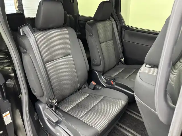 トヨタ ヴォクシー ZS 煌Ⅱ 福岡県 2020(令2)年 6.8万km イナズマスパーキングブラックガラスフレーク 純正１２．１型後席モニター　/純正９型ナビ　/バックカメラ　/ＥＴＣ２．０　/前後ドラレコ　/クルコン　/コーナーセンサー　/衝突軽減ブレーキ　/レーンキープ　/ＰＫＳＢ　/ＭＴモード付き　/両側電動スライドドア　/ＬＥＤヘッドライト