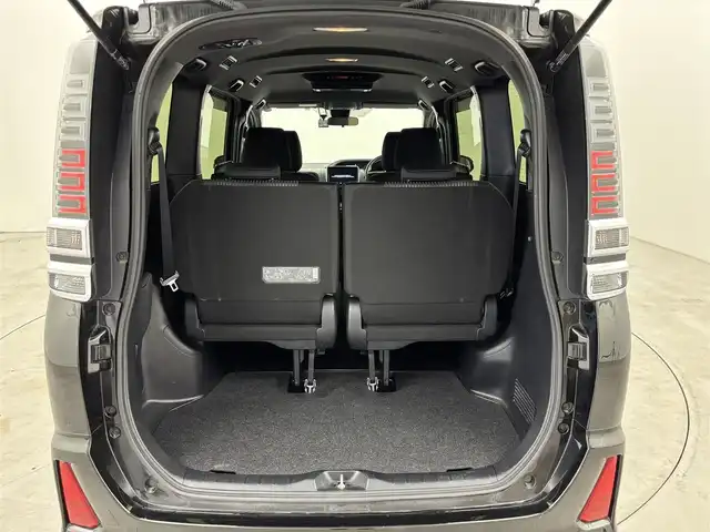 トヨタ ヴォクシー ZS 煌Ⅱ 福岡県 2020(令2)年 6.8万km イナズマスパーキングブラックガラスフレーク 純正１２．１型後席モニター　/純正９型ナビ　/バックカメラ　/ＥＴＣ２．０　/前後ドラレコ　/クルコン　/コーナーセンサー　/衝突軽減ブレーキ　/レーンキープ　/ＰＫＳＢ　/ＭＴモード付き　/両側電動スライドドア　/ＬＥＤヘッドライト