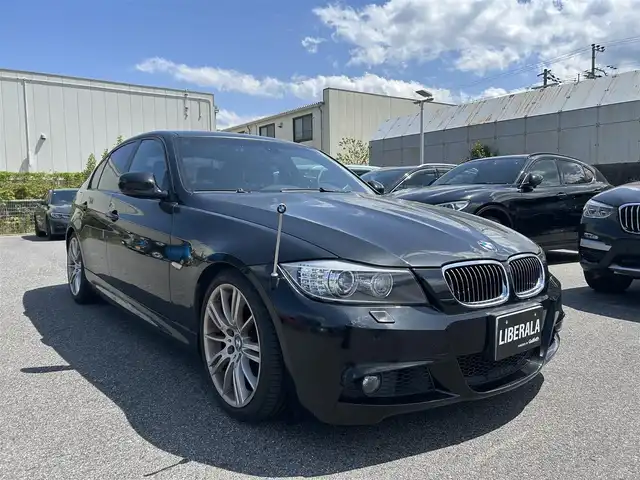 ＢＭＷ ３２５ｉ Mスポーツ 滋賀県 2009(平21)年 12.1万km 黒 ・パワーシート/・スマートキー/・後付バックカメラ＆モニター/・リアスポイラー/・DVD再生機能付き純正ナビ
