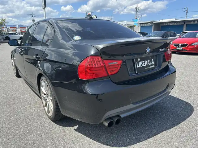 ＢＭＷ ３２５ｉ Mスポーツ 滋賀県 2009(平21)年 12.1万km 黒 ・パワーシート/・スマートキー/・後付バックカメラ＆モニター/・リアスポイラー/・DVD再生機能付き純正ナビ