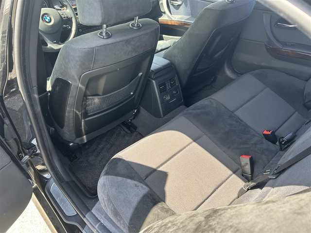 ＢＭＷ ３２５ｉ Mスポーツ 滋賀県 2009(平21)年 12.1万km 黒 ・パワーシート/・スマートキー/・後付バックカメラ＆モニター/・リアスポイラー/・DVD再生機能付き純正ナビ
