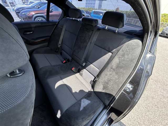 ＢＭＷ ３２５ｉ Mスポーツ 滋賀県 2009(平21)年 12.1万km 黒 ・パワーシート/・スマートキー/・後付バックカメラ＆モニター/・リアスポイラー/・DVD再生機能付き純正ナビ