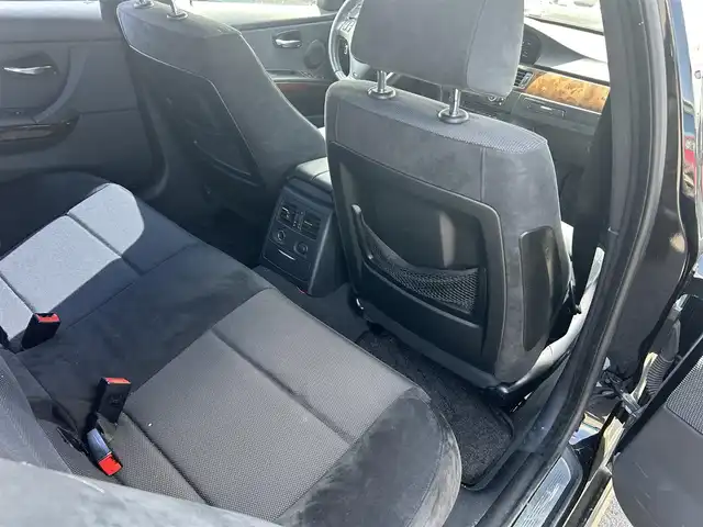 ＢＭＷ ３２５ｉ Mスポーツ 滋賀県 2009(平21)年 12.1万km 黒 ・パワーシート/・スマートキー/・後付バックカメラ＆モニター/・リアスポイラー/・DVD再生機能付き純正ナビ
