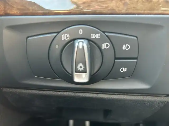 ＢＭＷ ３２５ｉ Mスポーツ 滋賀県 2009(平21)年 12.1万km 黒 ・パワーシート/・スマートキー/・後付バックカメラ＆モニター/・リアスポイラー/・DVD再生機能付き純正ナビ