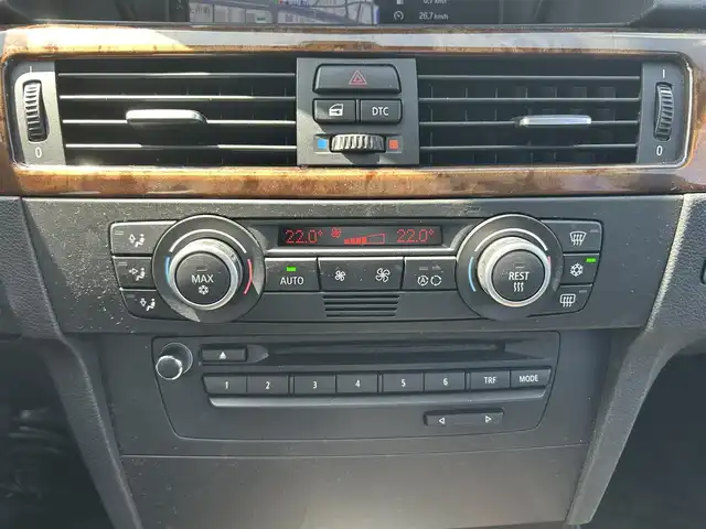 ＢＭＷ ３２５ｉ Mスポーツ 滋賀県 2009(平21)年 12.1万km 黒 ・パワーシート/・スマートキー/・後付バックカメラ＆モニター/・リアスポイラー/・DVD再生機能付き純正ナビ