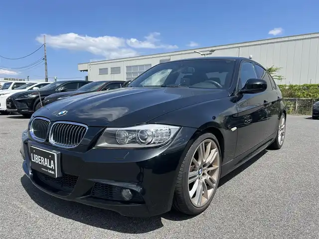 ＢＭＷ ３２５ｉ Mスポーツ 滋賀県 2009(平21)年 12.1万km 黒 ・パワーシート/・スマートキー/・後付バックカメラ＆モニター/・リアスポイラー/・DVD再生機能付き純正ナビ