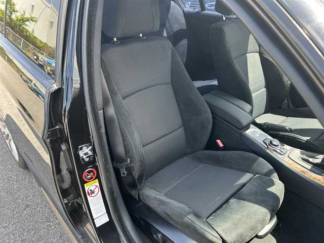 ＢＭＷ ３２５ｉ Mスポーツ 滋賀県 2009(平21)年 12.1万km 黒 ・パワーシート/・スマートキー/・後付バックカメラ＆モニター/・リアスポイラー/・DVD再生機能付き純正ナビ